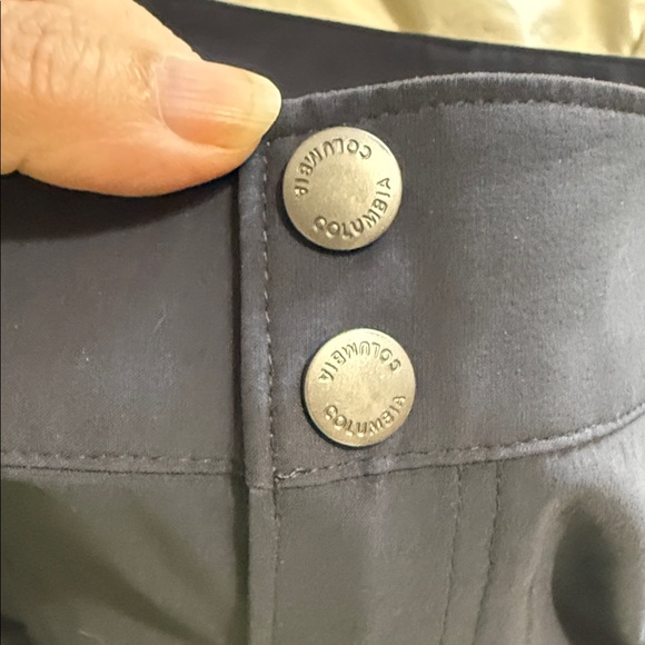 Columbia Women's Navy Flat Front Hiking Shorts 10 inseam like new 18w - Picture 3 of 10